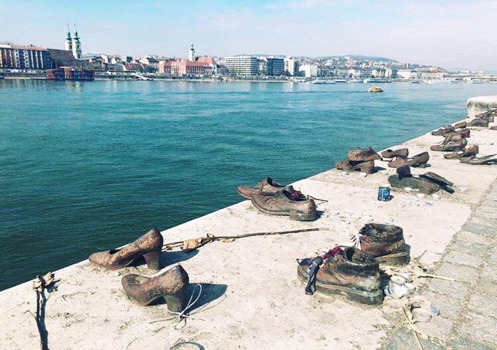 多瑙河畔之鞋（Shoes on the Danube Bank）